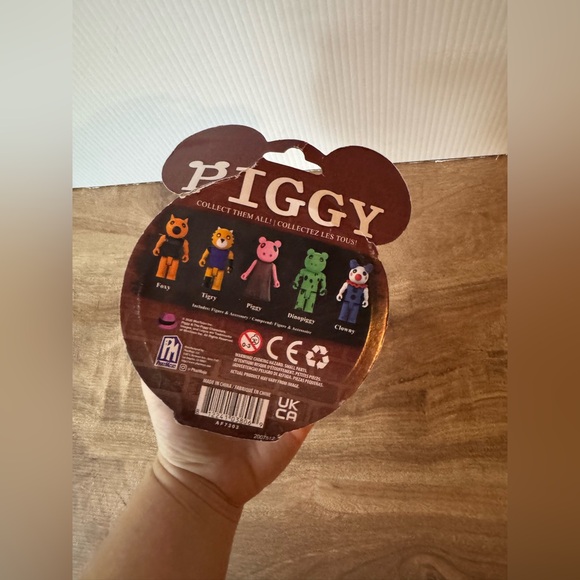 Piggy Tigry Action Figure (Series 1) with Exclusive DLC Code 3.5" damaged Box - Picture 5 of 6